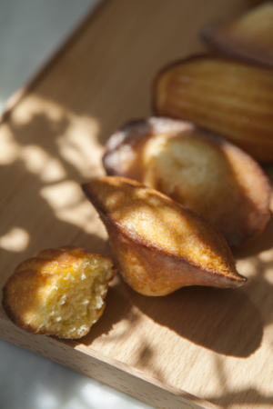 Madeleines Moitie Croque Planche Decouper Soleil